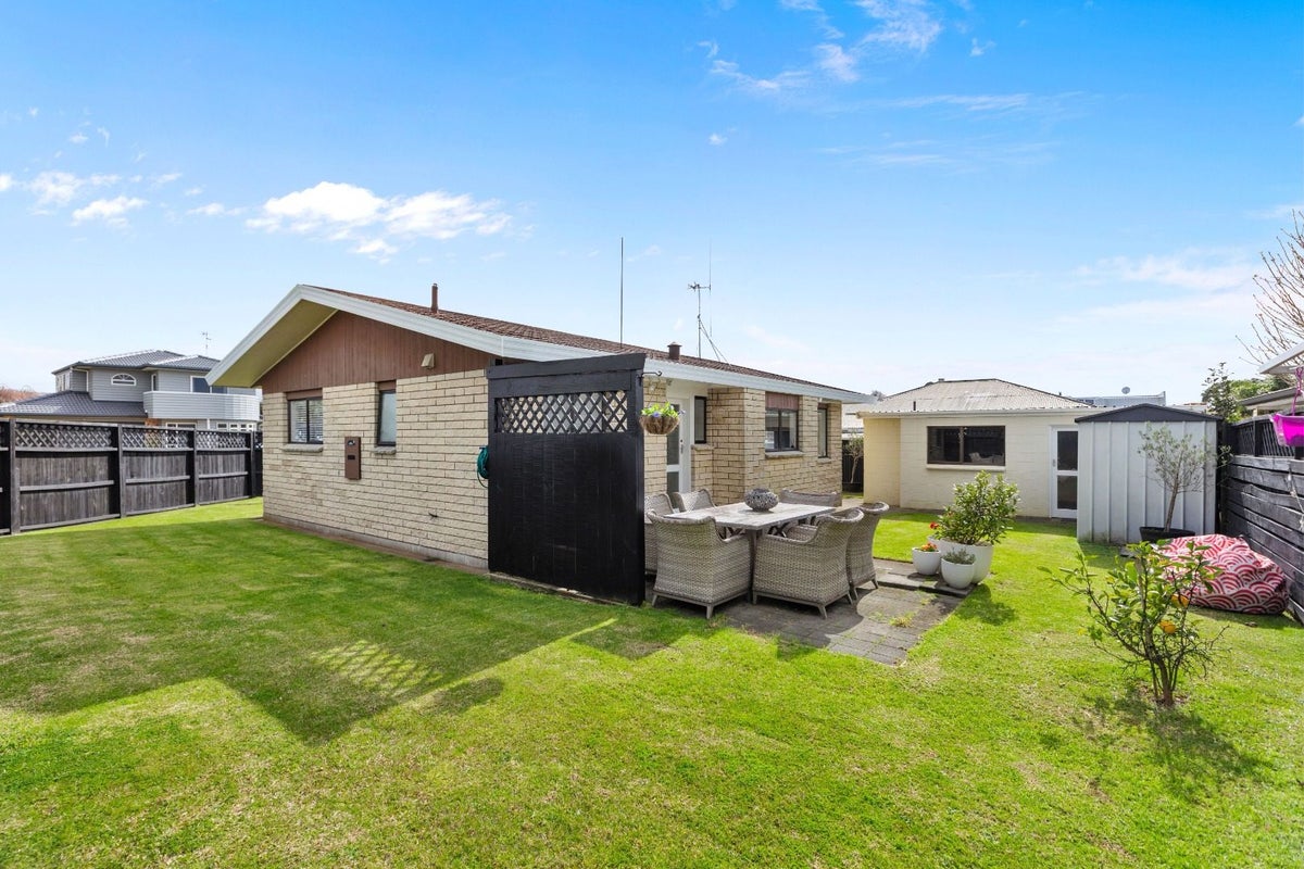 1 Karaka Road, Otumoetai, Tauranga - Carousel 12