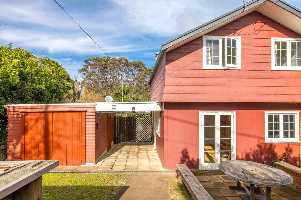 13 Totara Road, Onetangi, Waiheke Island - Carousel 2