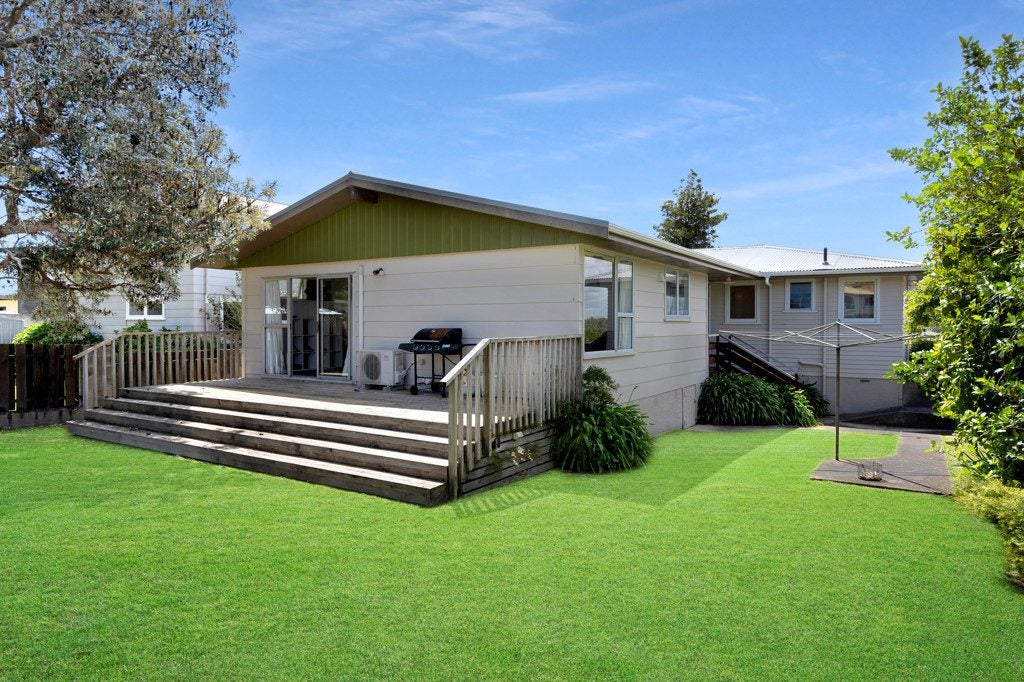 7 Jillian Drive, Ranui, Auckland - Carousel 2