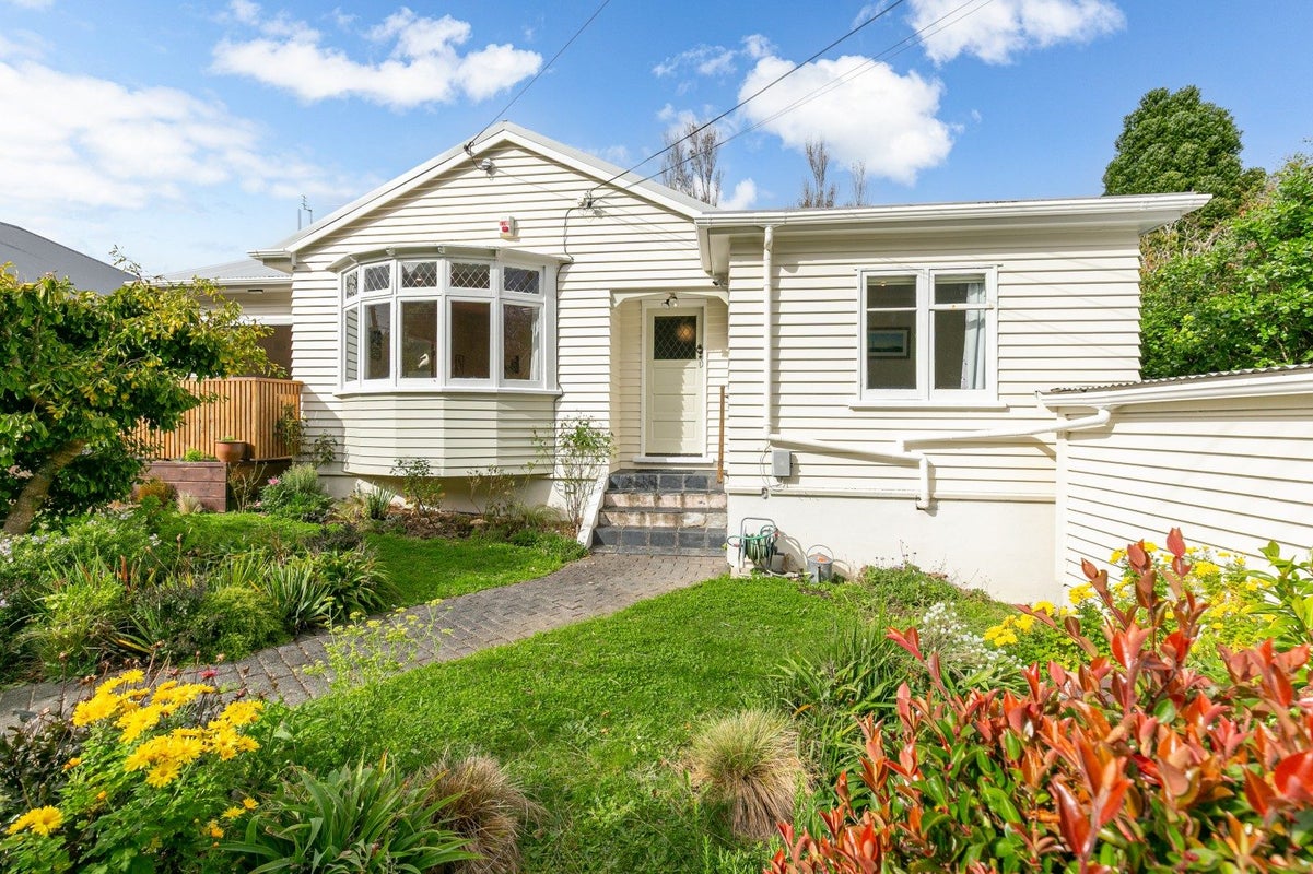 64 Khandallah Road, Ngaio, Wellington - Carousel 24