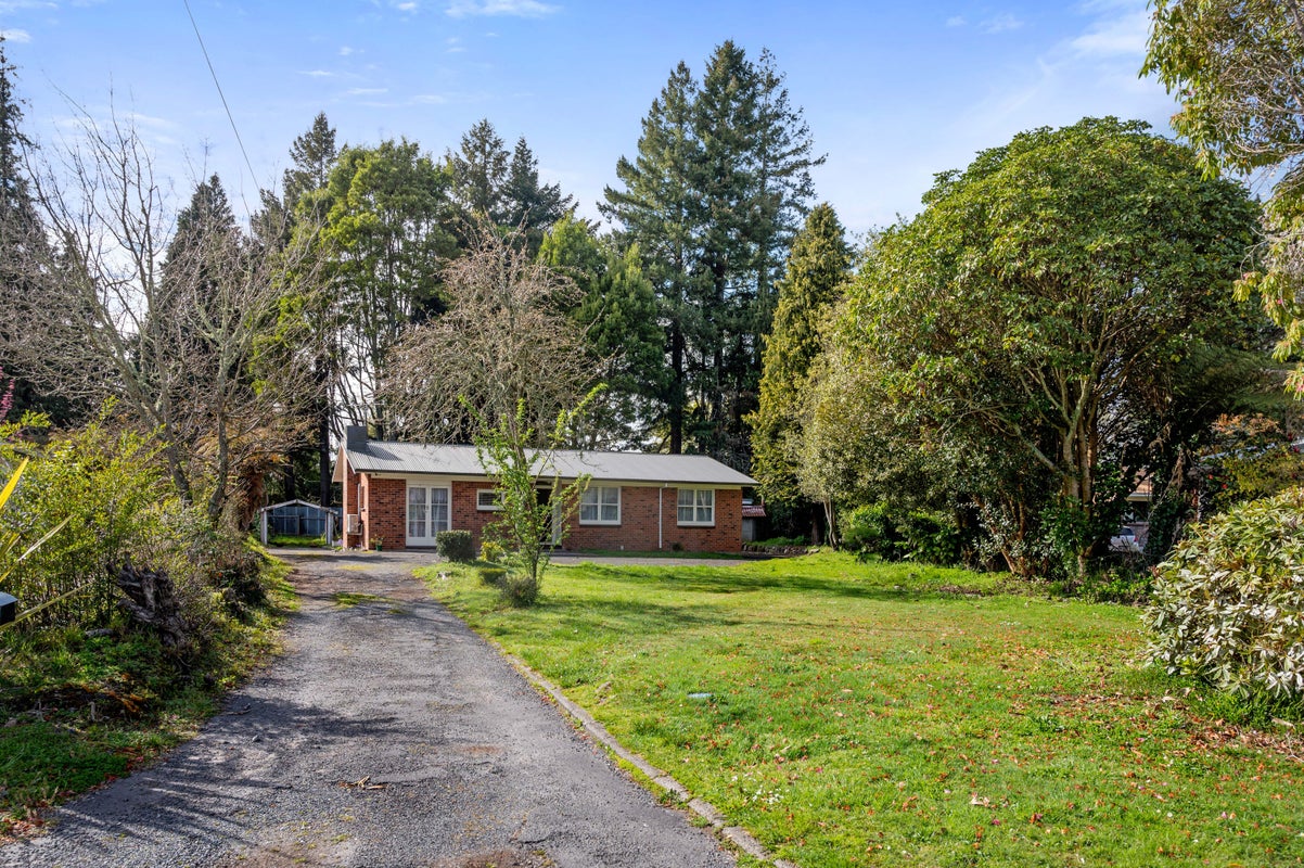 18 Werrina Crescent, Mangakakahi, Rotorua - Carousel 1