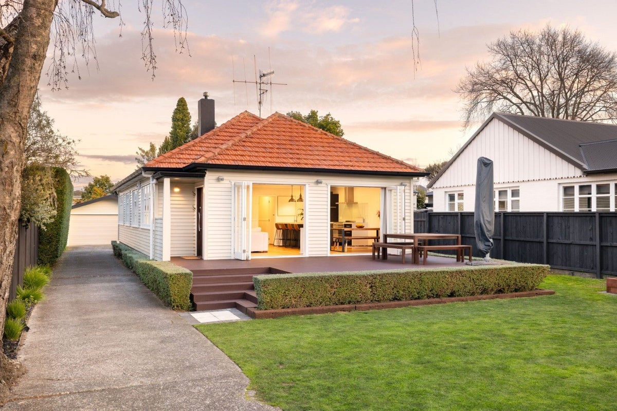 2 Newall Street, Hamilton East, Hamilton - Carousel 2