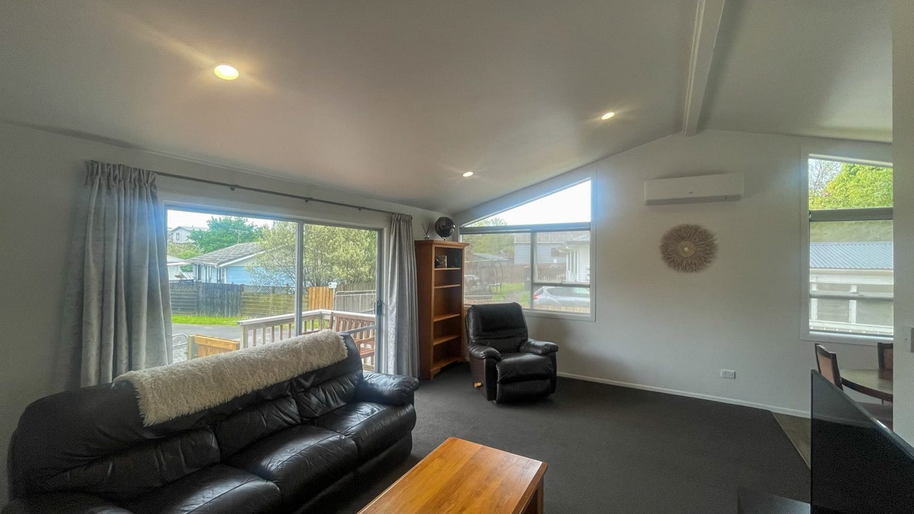 32 Candia Road, Swanson, Auckland - Carousel 2