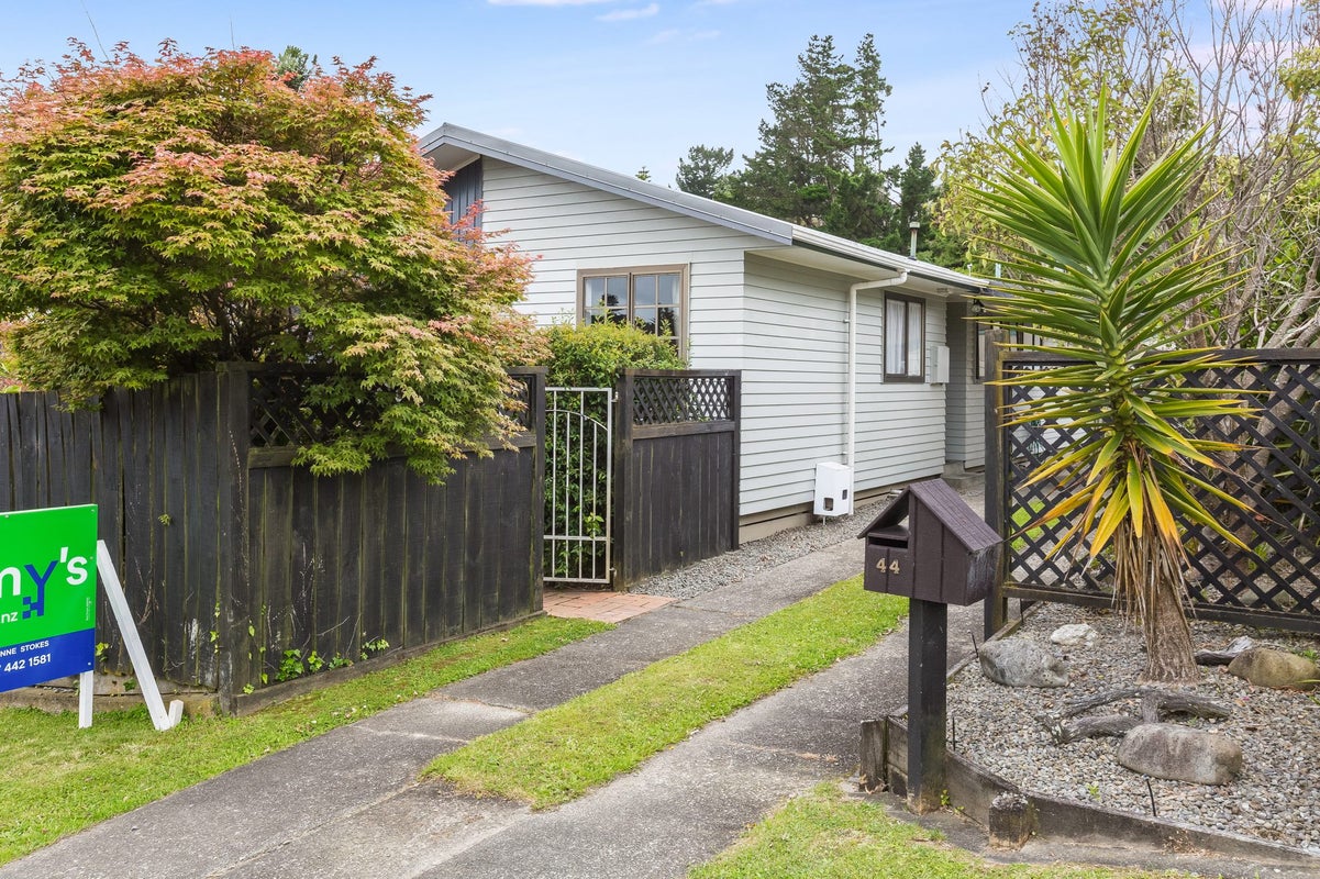 44 Omapere Street, Whitby, Porirua - Carousel 17