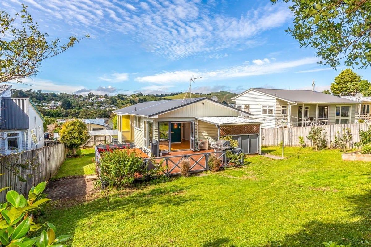 51 Beaumaris Crescent, Ascot Park, Porirua - Carousel 1