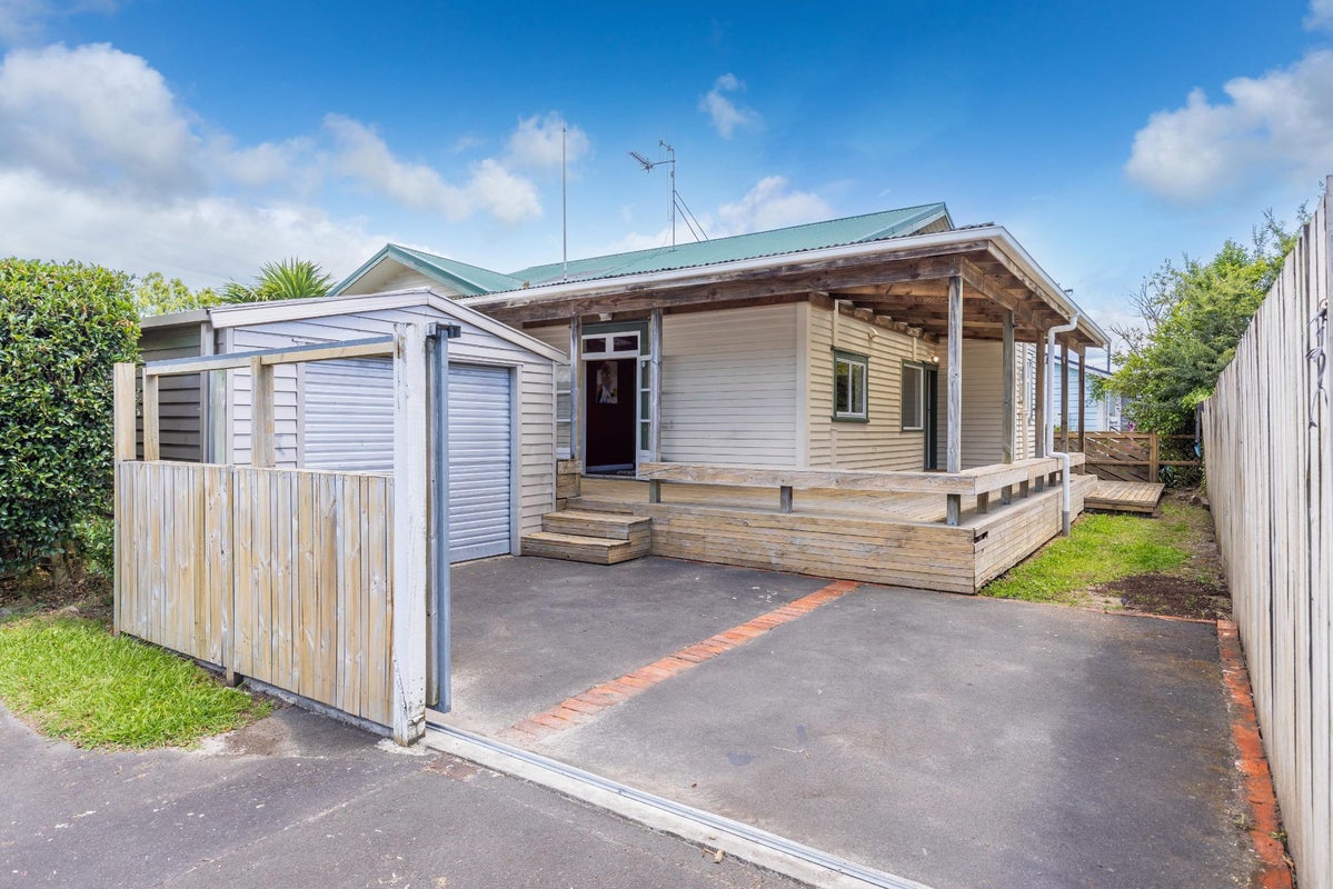 17 Bettina Road, Fairfield, Hamilton - Carousel 2