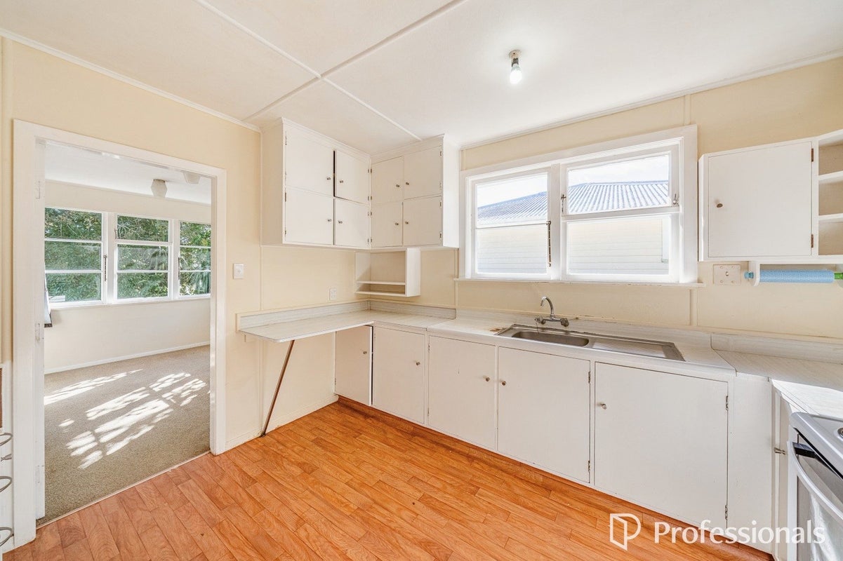 5 Delaney Drive, Stokes Valley, Lower Hutt - Carousel 2