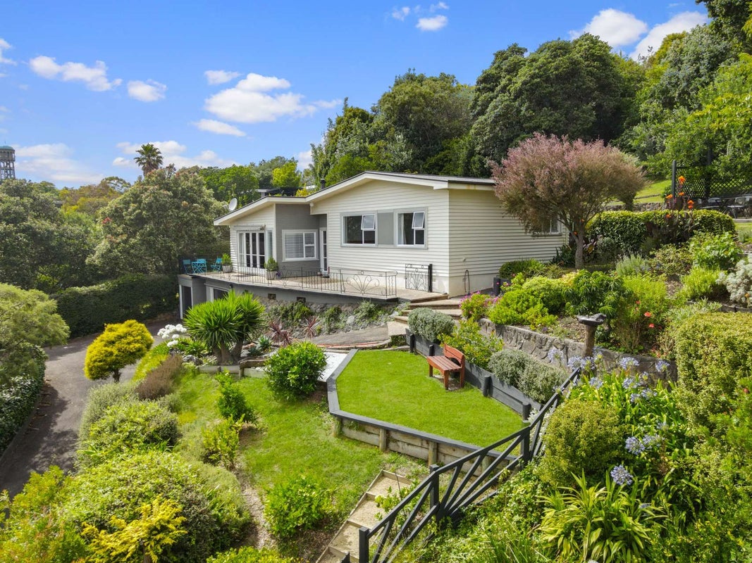 32 Wairere Road, Bastia Hill, Whanganui - Carousel 1