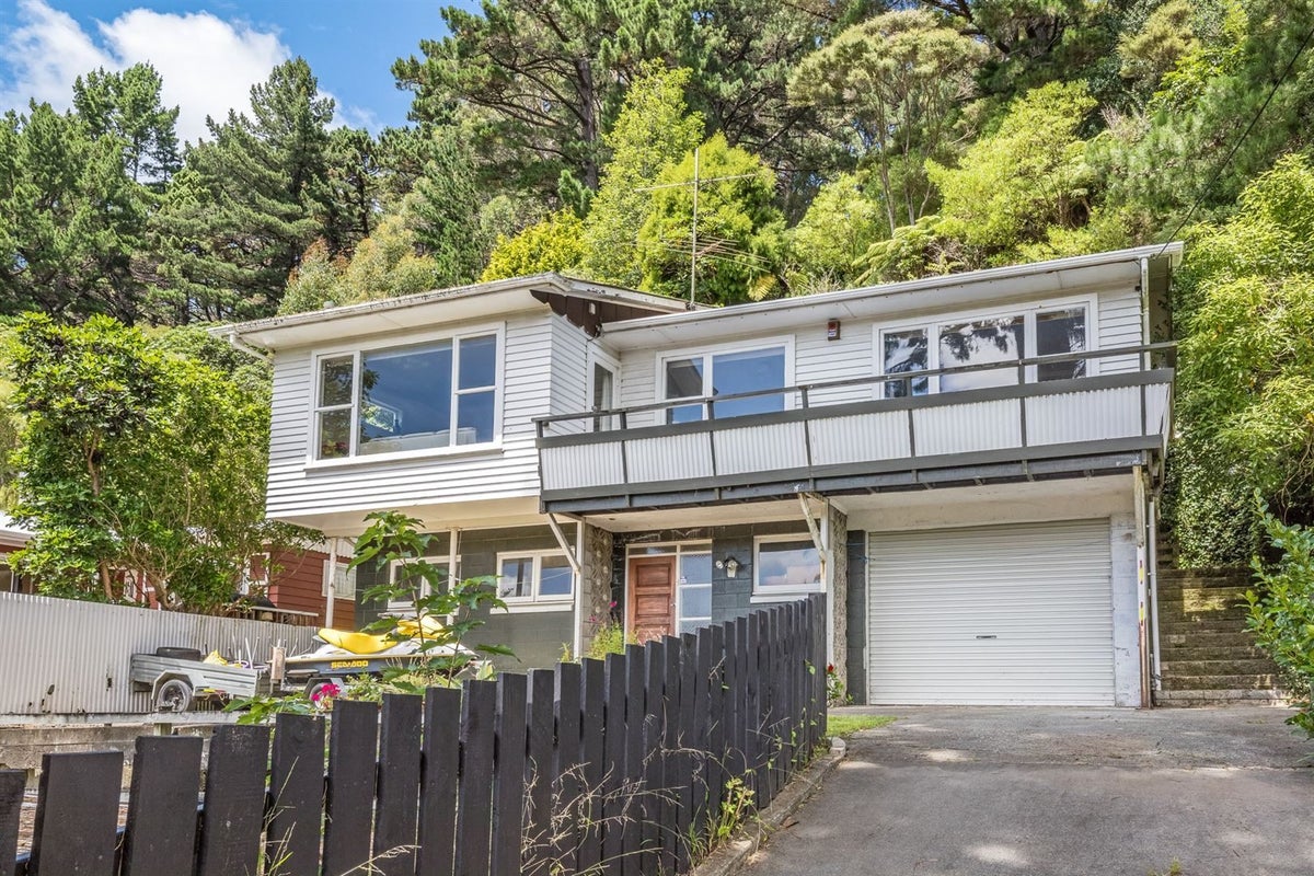 8 Hine Road, Wainuiomata, Lower Hutt - Carousel 15