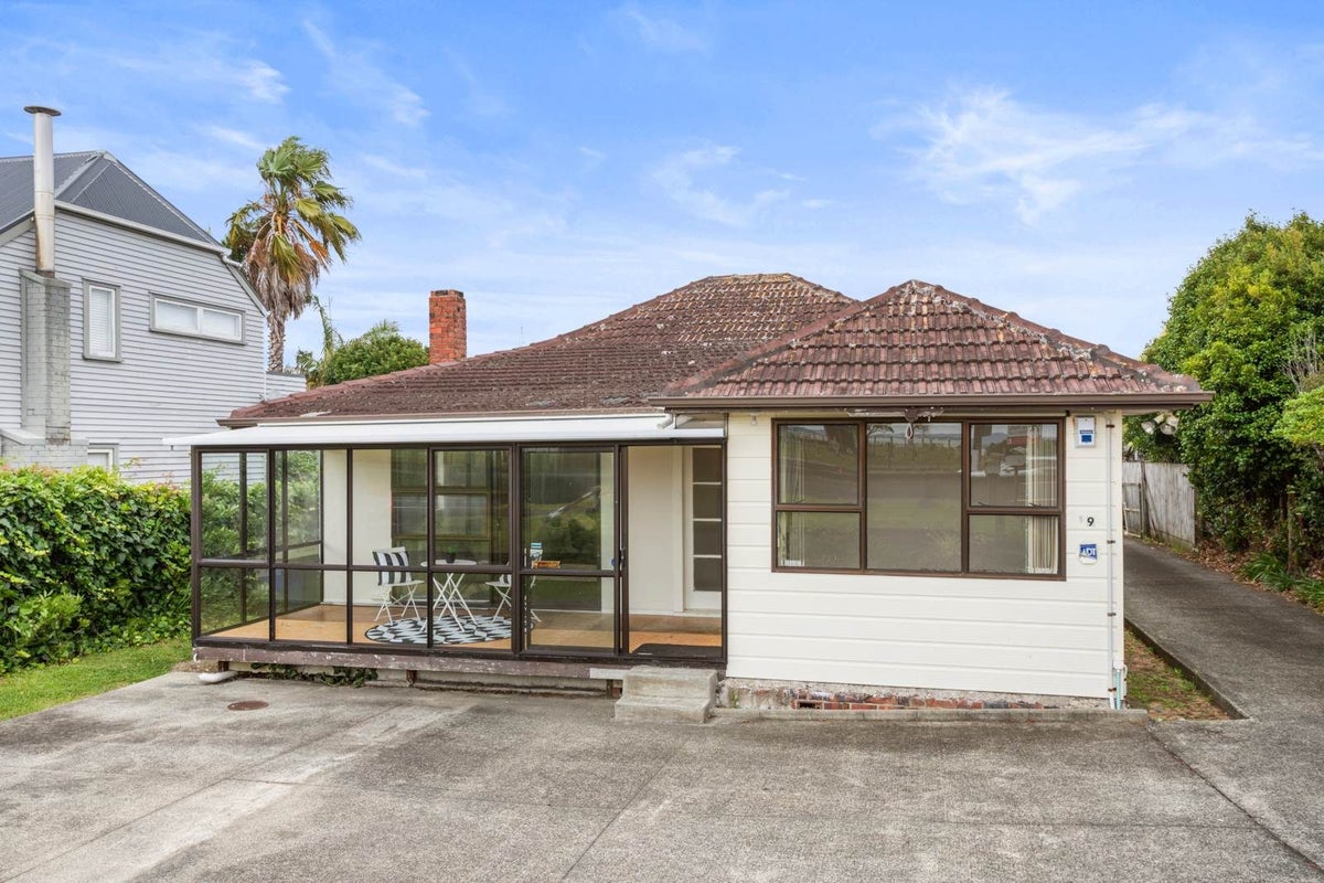 9 Tatau Way, Te Atatu Peninsula, Waitakere City, Auckland - Carousel 2