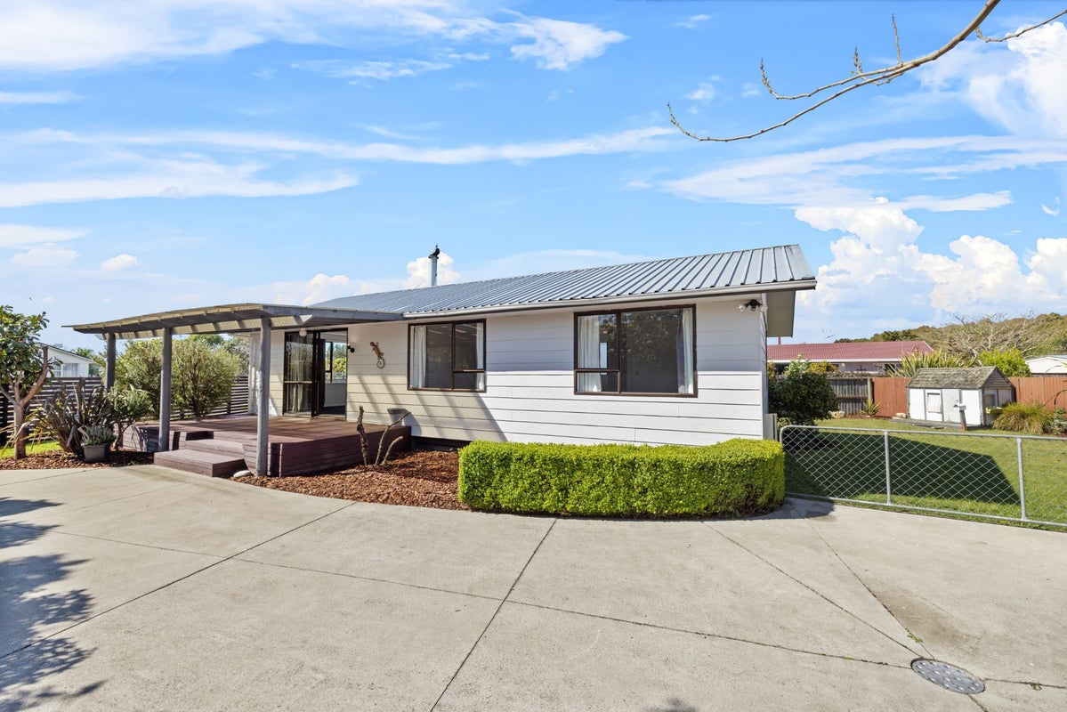 34 Medina Crescent, Parklands, Christchurch - Carousel 1