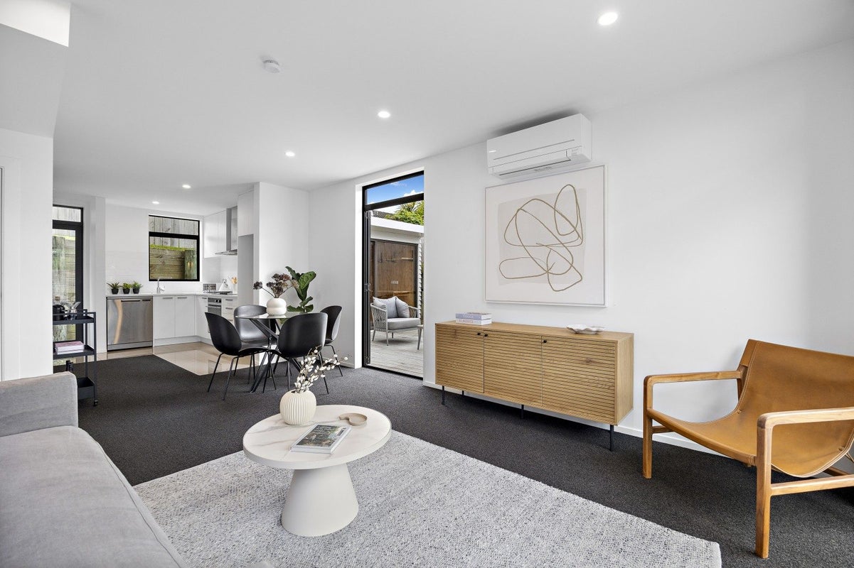 13/15 Chivalry Road, Glenfield, Auckland - Carousel 2