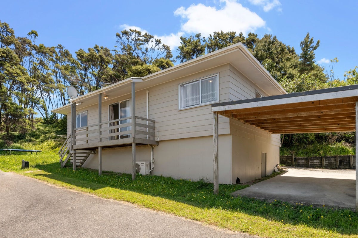 33 Lambrown Drive, Totara Vale, Auckland - Carousel 1