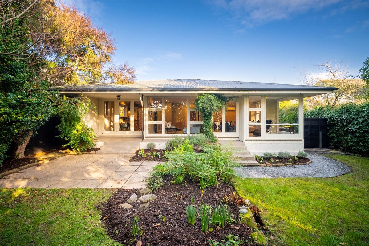11 Royds Street, Fendalton, Christchurch - Carousel 1