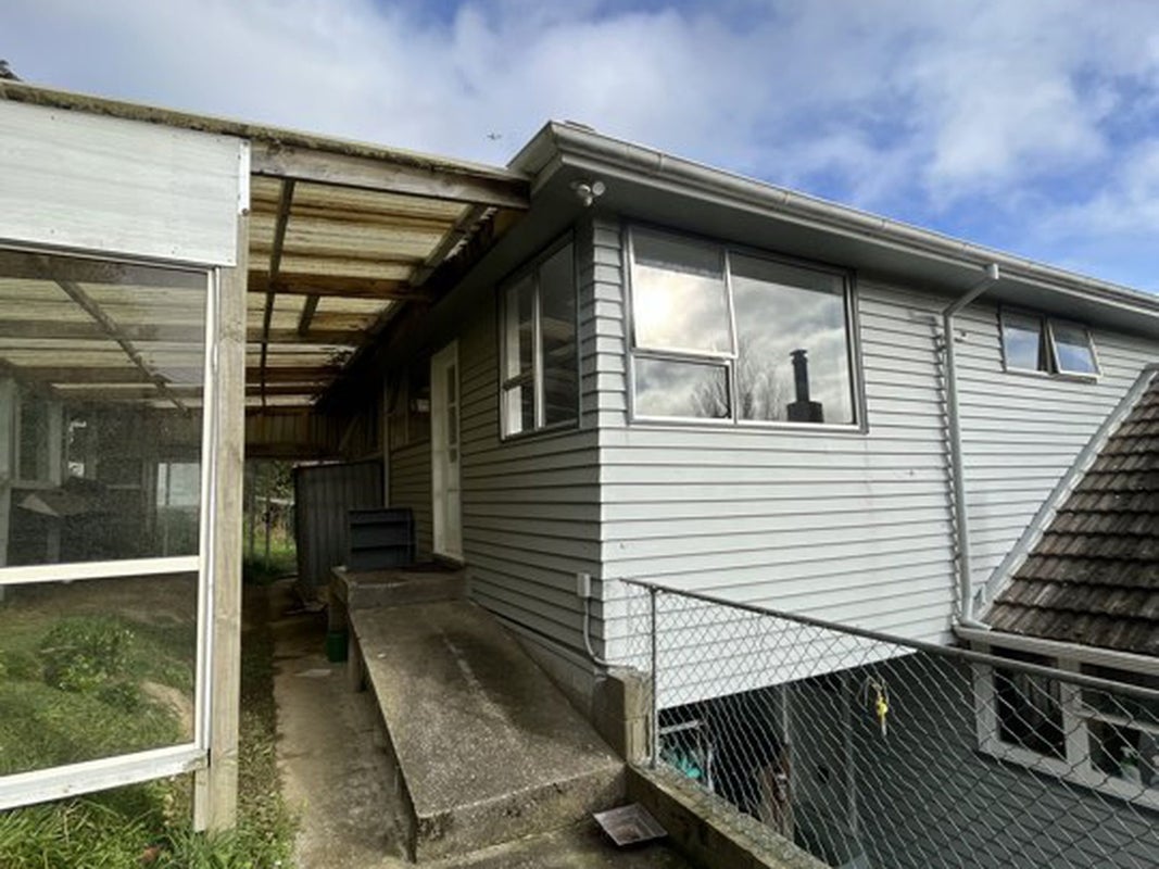 63 Bell Street, Tawa, Wellington - Carousel 2
