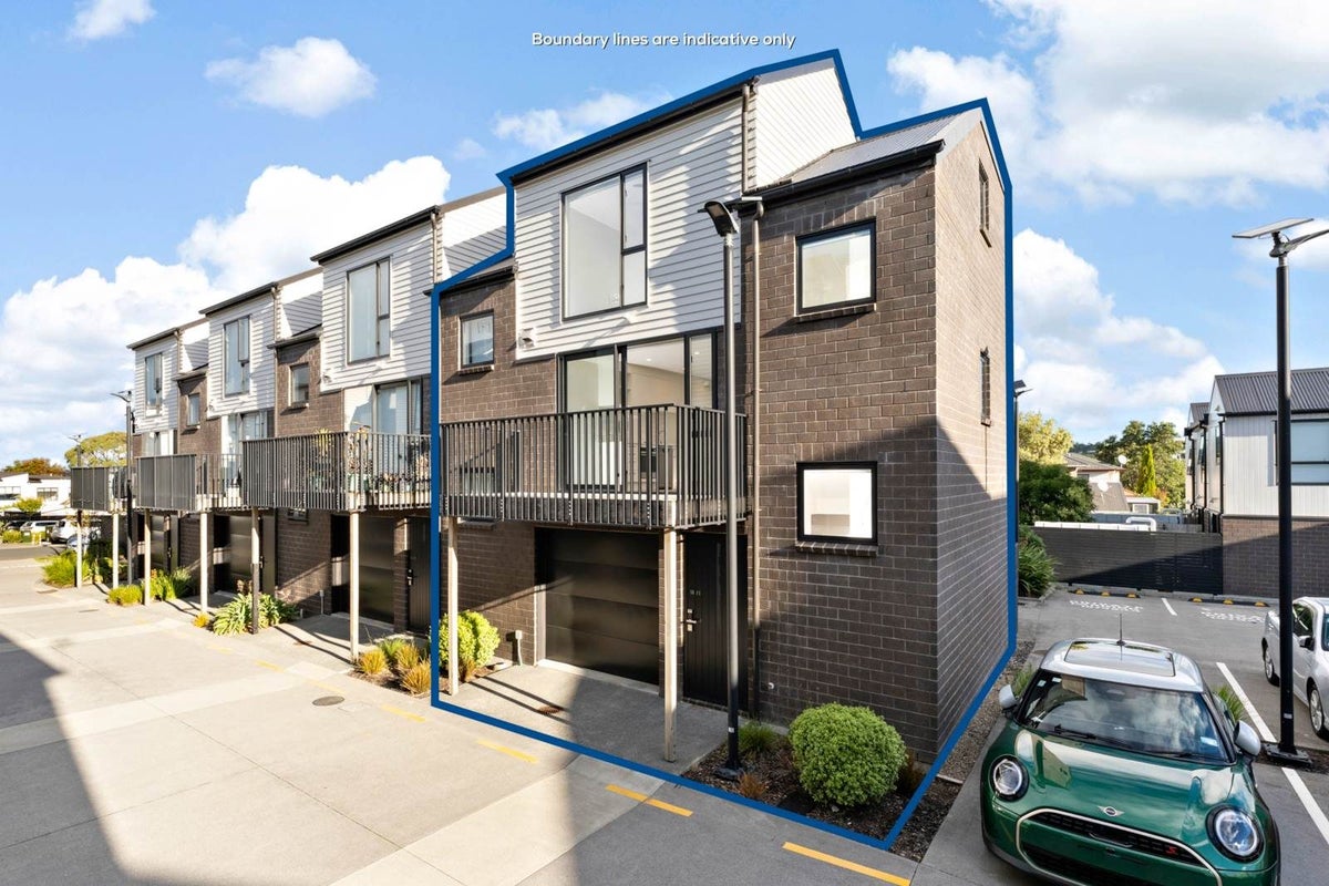 10/1 Fruitvale Road, New Lynn, Auckland - Carousel 1
