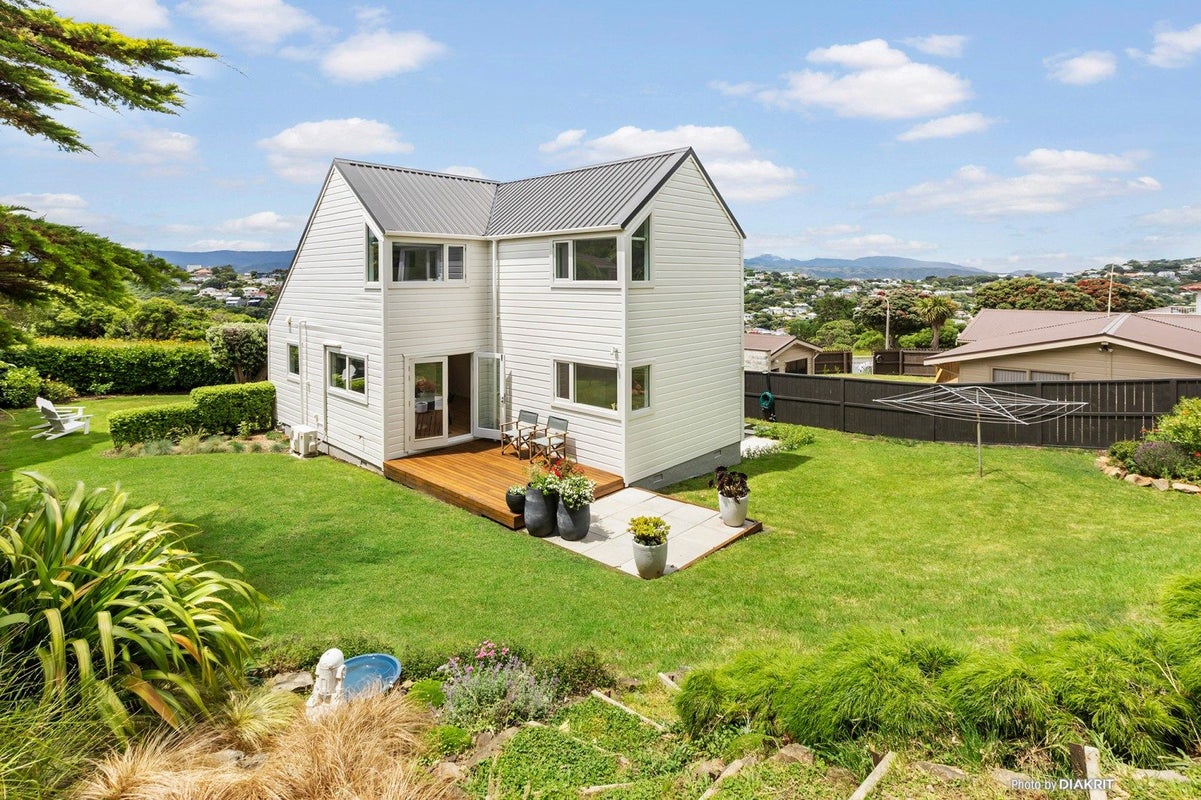 105 Akaroa Drive, Maupuia, Wellington, Wellington - Carousel 1