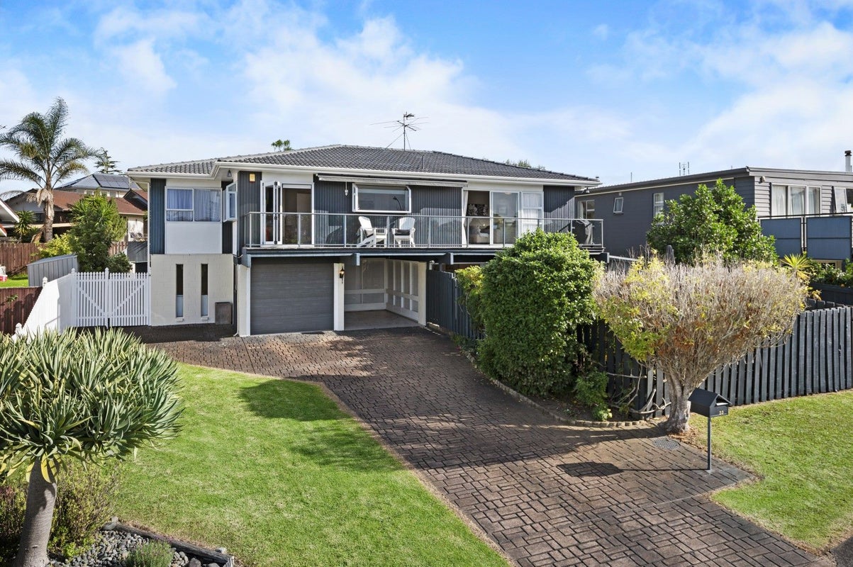 23 Whiteacres Drive, Sunnyhills, Auckland - Carousel 1
