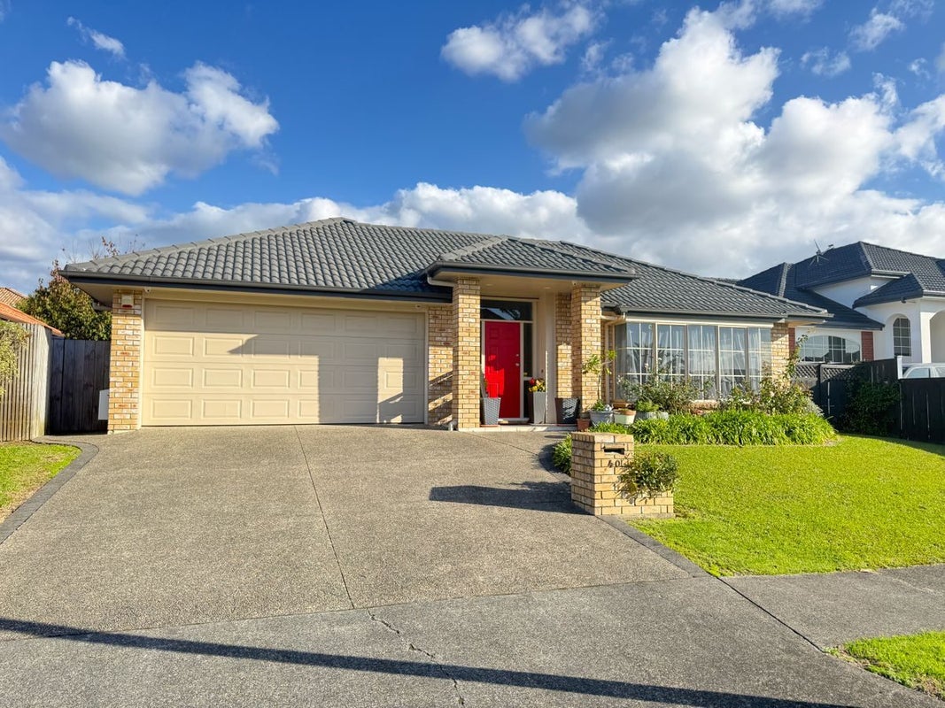 40 Thornbury Crescent, East Tamaki Heights, Auckland - Carousel 1