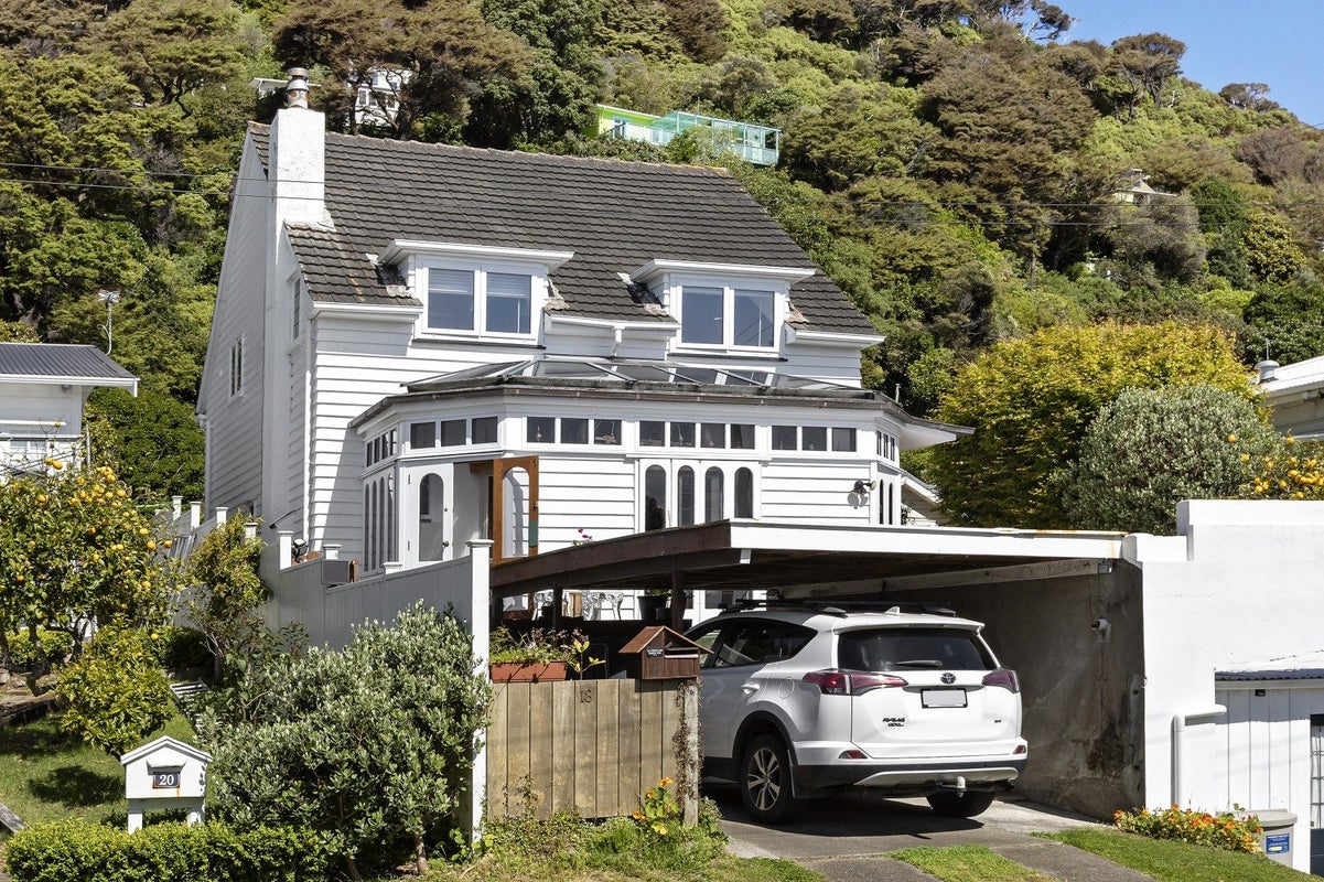 18 Mahoe Street, Eastbourne, Lower Hutt - Carousel 1