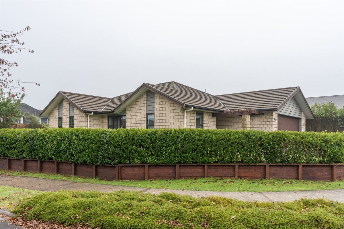 1 Keston Crescent, Flagstaff, Hamilton - Carousel 2