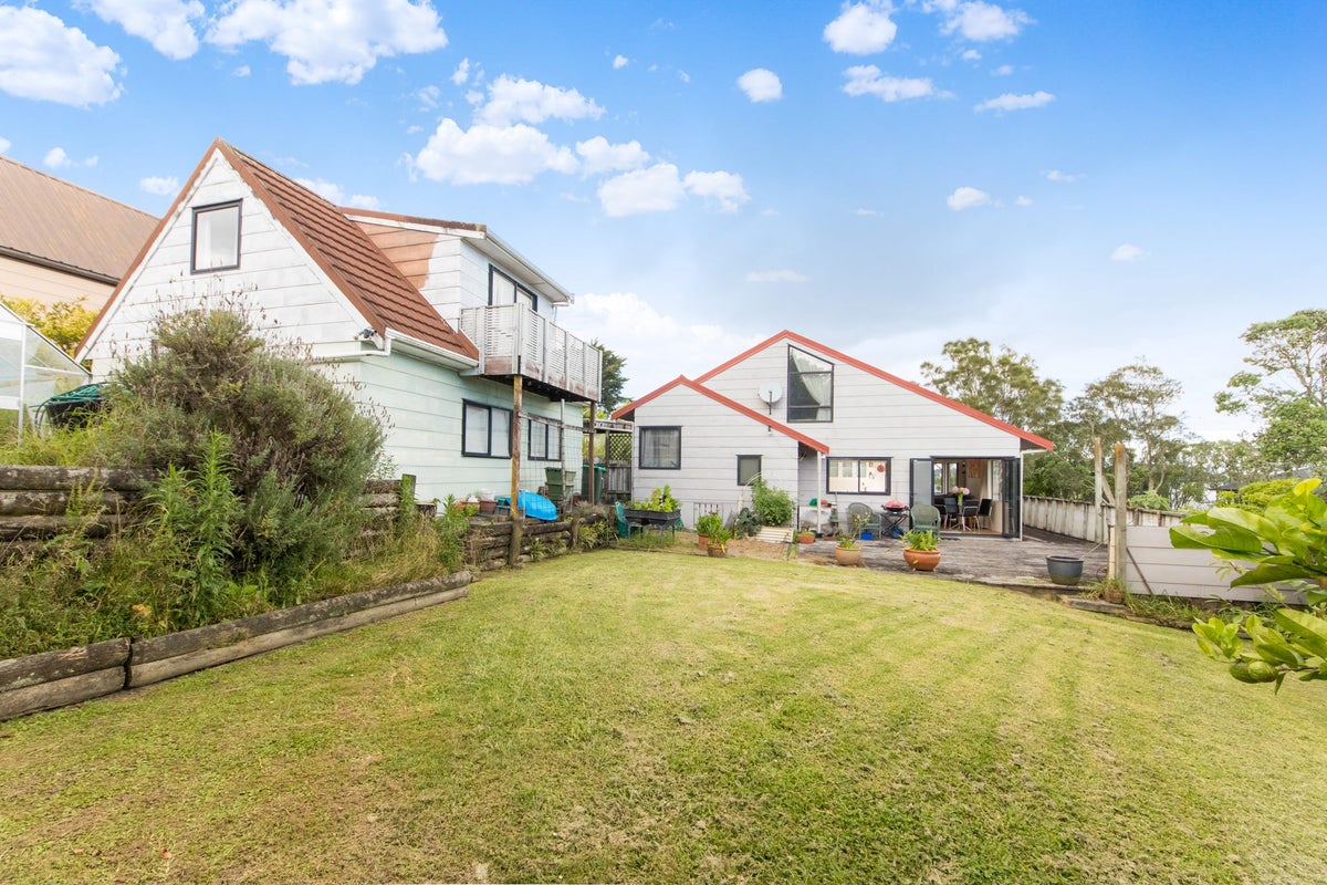 16 Woodhouse Place, West Harbour, Auckland - Carousel 2