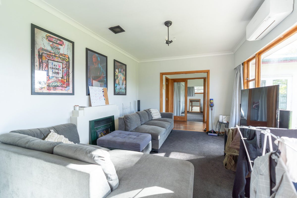 2 Gloucester Street, Takaro, Palmerston North - Carousel 2