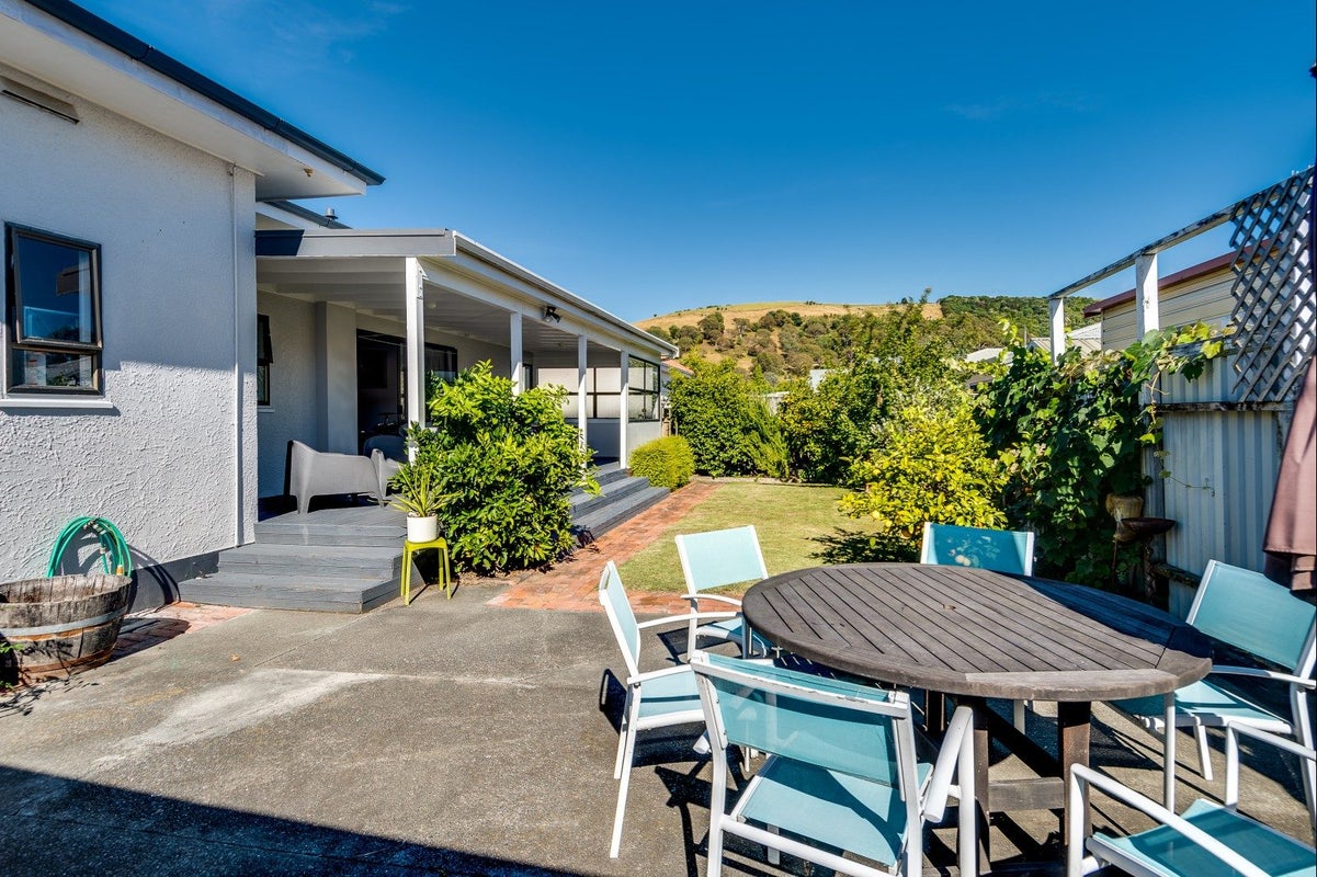 5 Golding Road, Taradale, Napier - Carousel 2