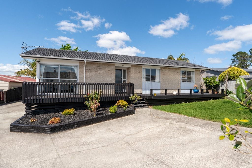 14B Pipitea Place, Massey, Auckland - Carousel 1