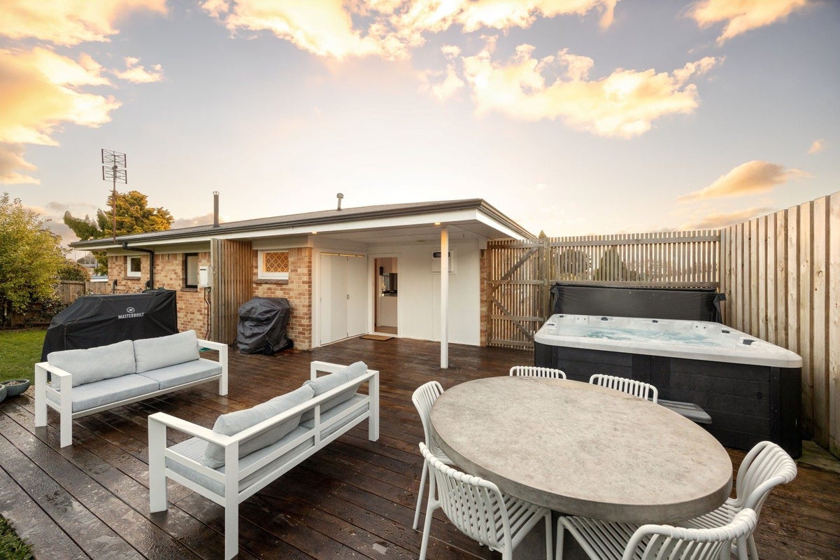 19 Hinton Avenue, Forest Lake, Hamilton - Carousel 2