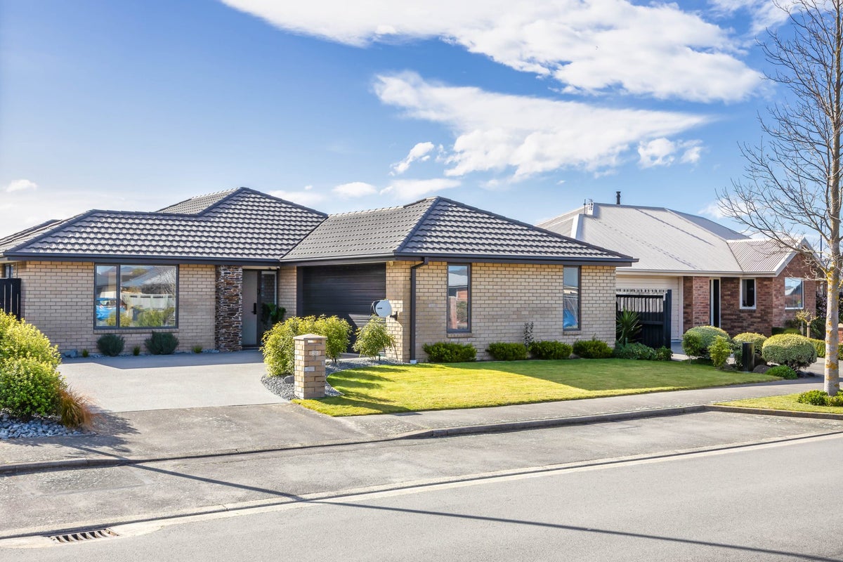 89 Rannoch Drive, Broomfield, Christchurch - Carousel 1
