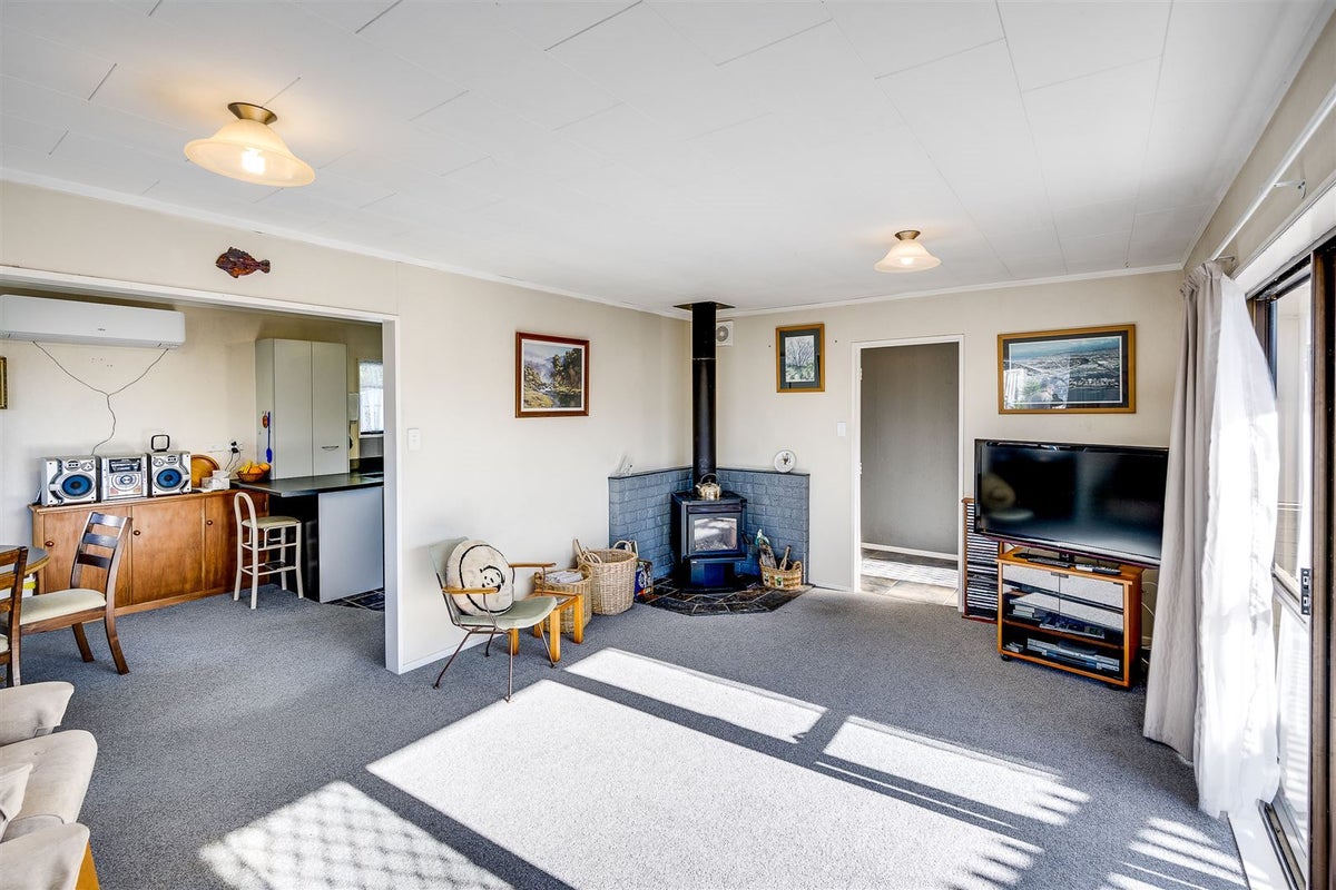 8 Cardiff Place, Tamatea, Napier - Carousel 2