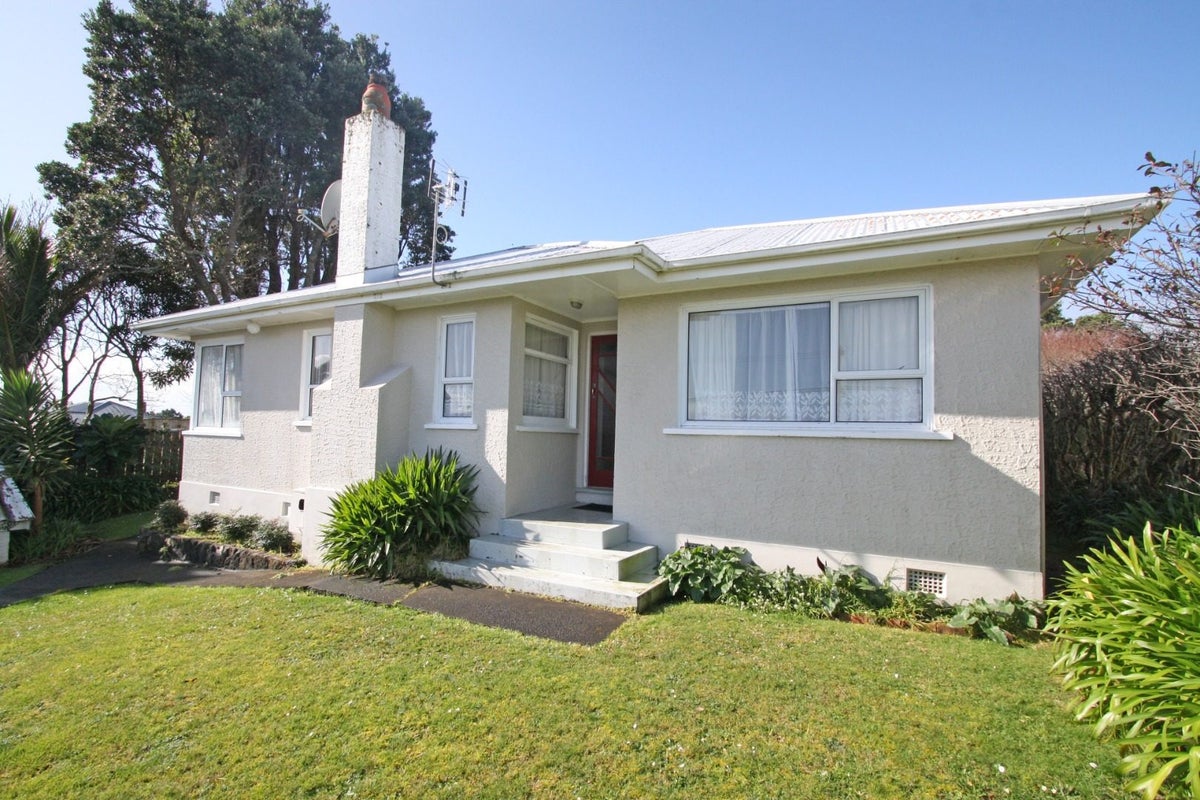 409 Carrington Street, Upper Vogeltown, New Plymouth - Carousel 2