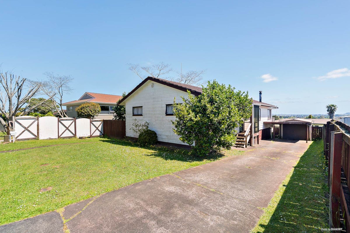 19 Greenstone Place, Clover Park, Auckland - Carousel 1