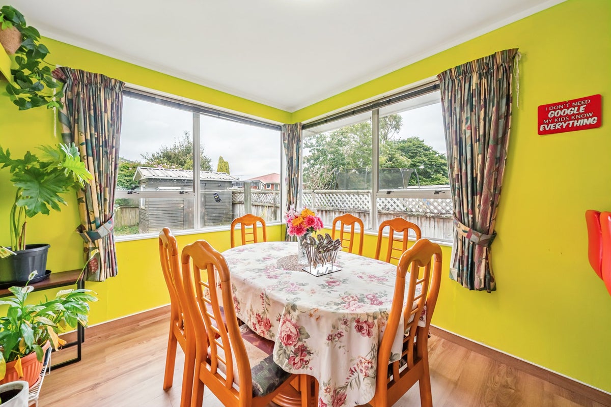 71 California Drive, Totara Park, Upper Hutt - Carousel 2
