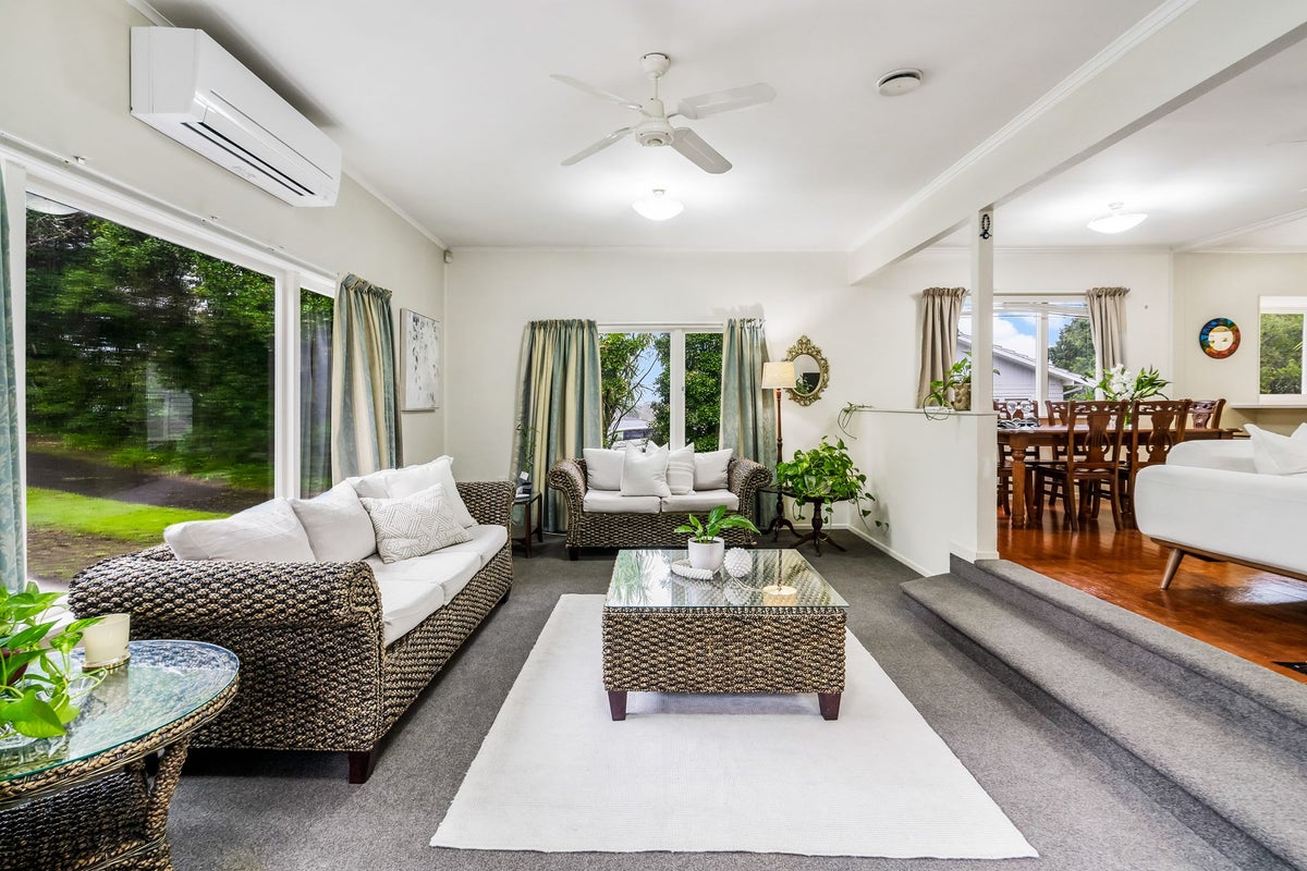 27 Camelot Place, Glenfield, Auckland - Carousel 2