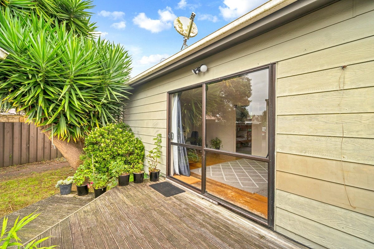 12/76 Riversdale Road, Avondale, Auckland - Carousel 14