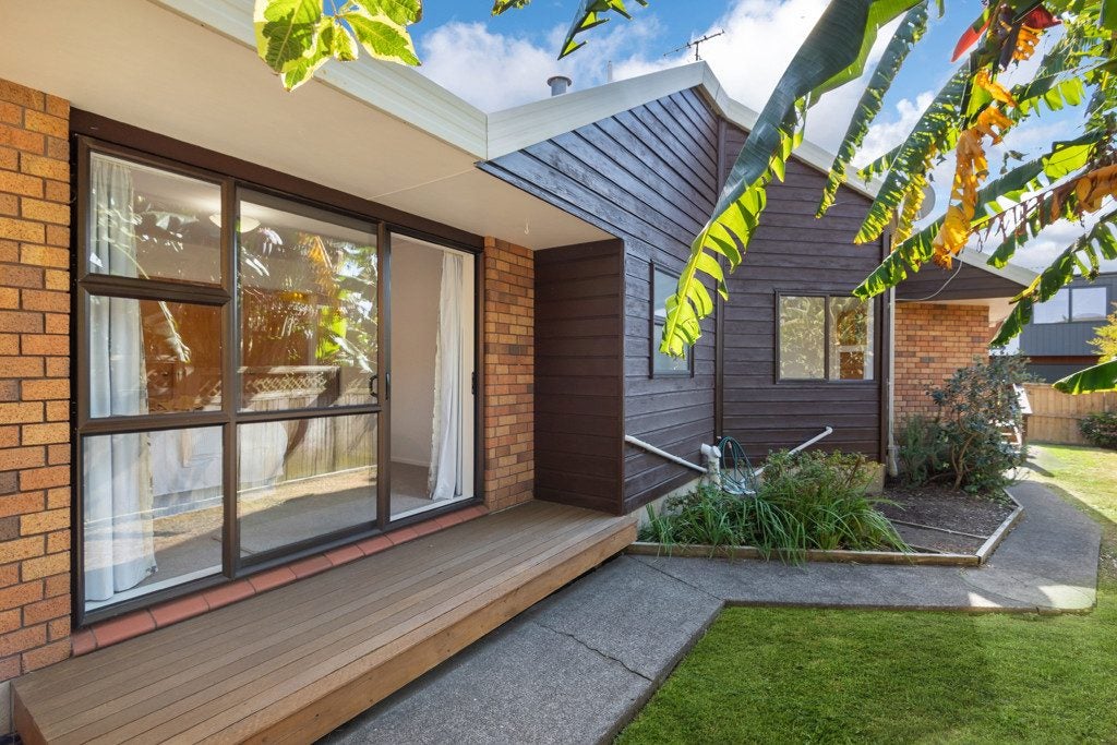 2/5 Alma Road, Milford, Auckland - Carousel 2