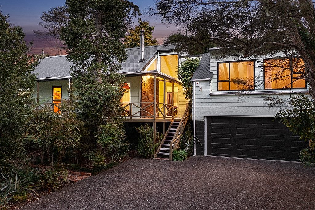 44 Wirihana Road, Titirangi, Auckland - Carousel 1