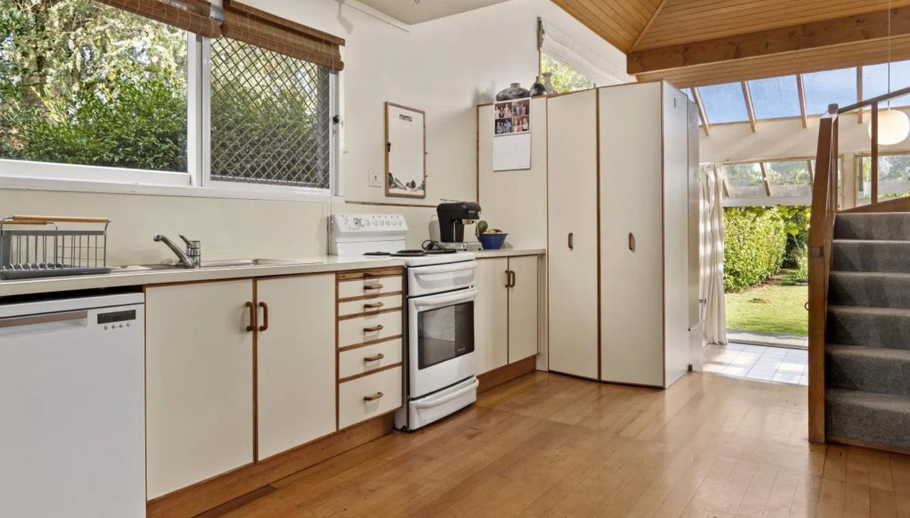 11 Pillans Road, Otumoetai, Tauranga - Carousel 2