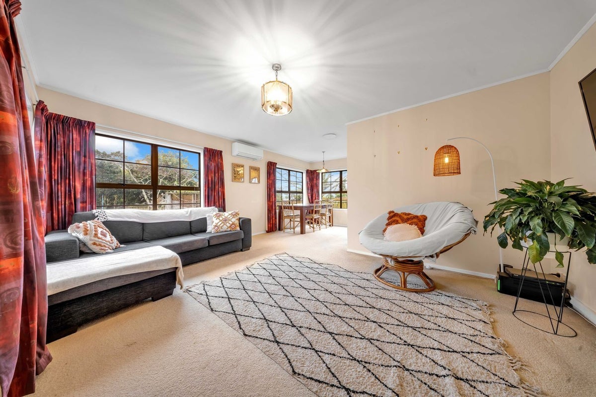 53 Gills Road, Bucklands Beach, Auckland - Carousel 2