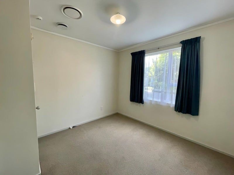 1 Takatimu Way, Johnsonville, Wellington - Carousel 2