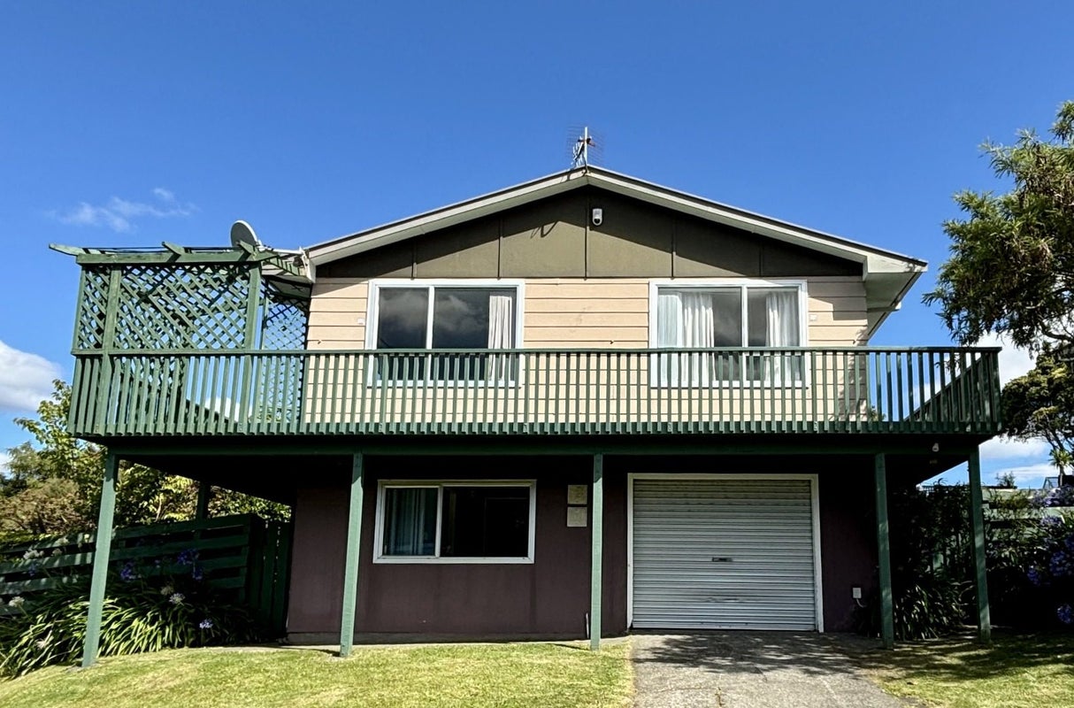 13 Redvers Drive, Belmont, Lower Hutt - Carousel 2
