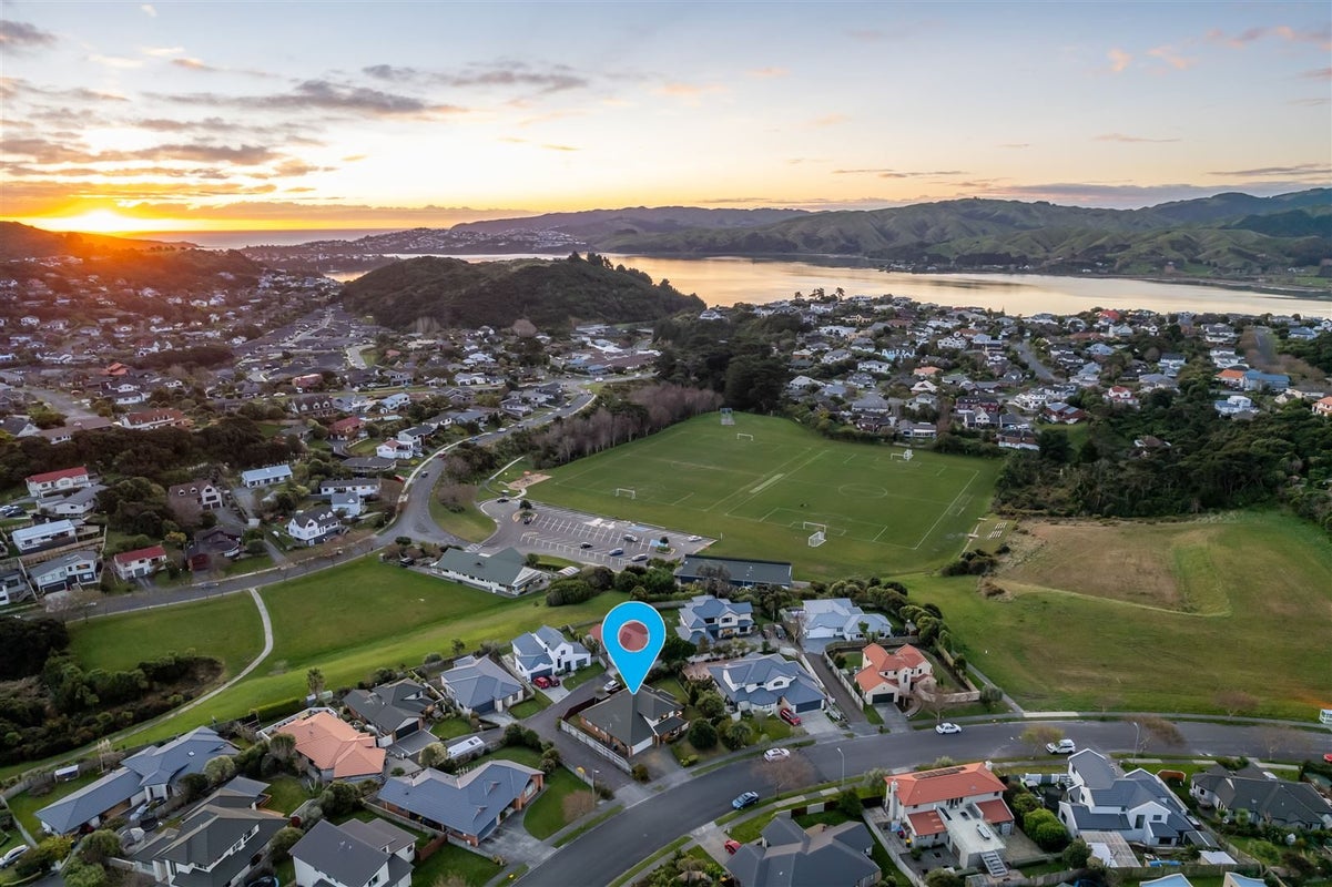 70 Samwell Drive, Whitby, Porirua - Carousel 2