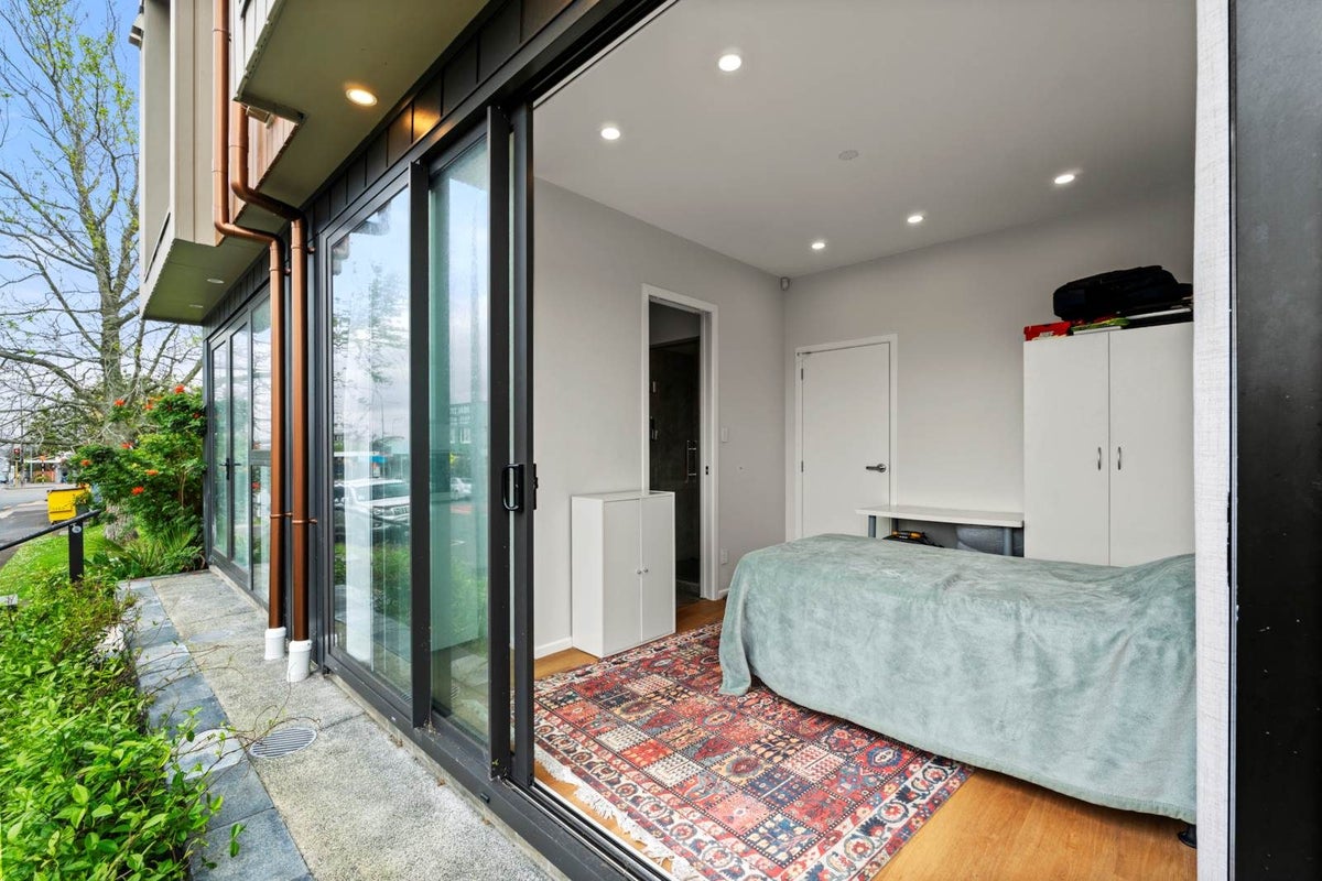 2/14 Williamson Avenue, Belmont, Auckland - Carousel 2