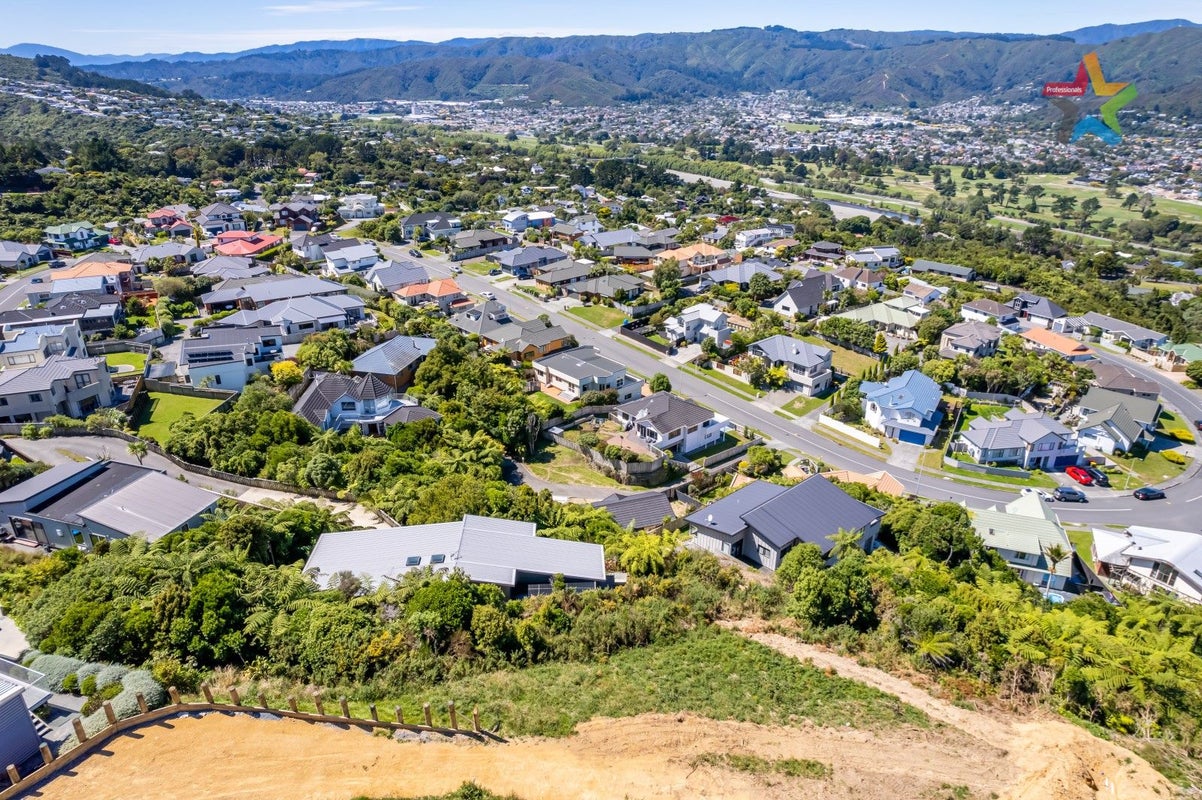 7 Winifred Way, Belmont, Lower Hutt - Carousel 2