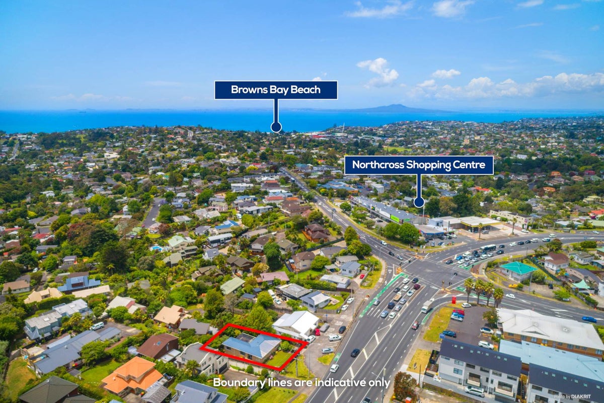 1/879 East Coast Road, Northcross, Auckland - Carousel 2