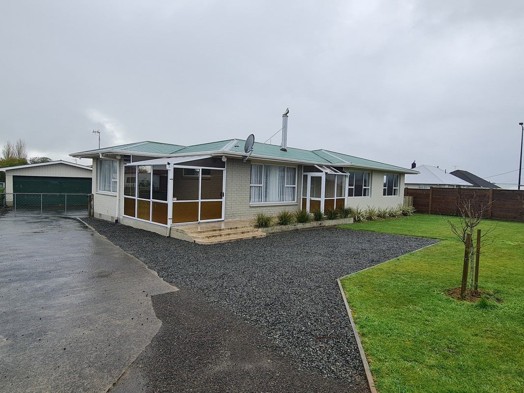 90 Pembroke Road West, Pembroke, Stratford - Carousel 1