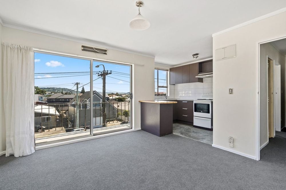 5/102 Lyall Parade, Lyall Bay, Wellington - Carousel 2