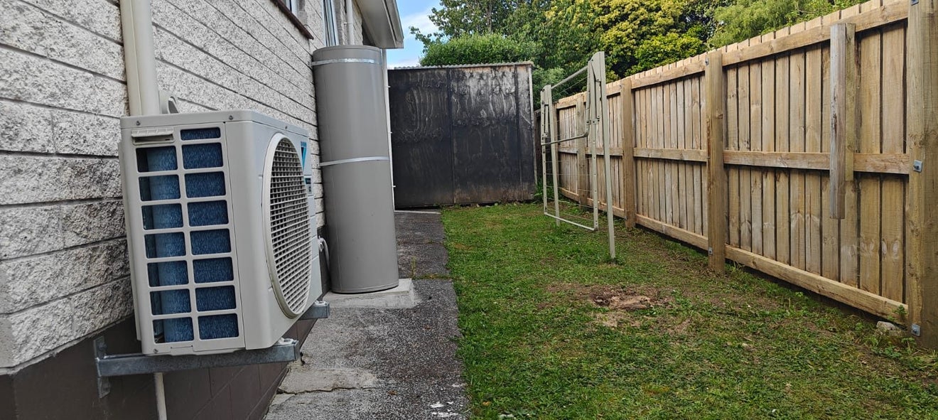 2/33 Saxon Street, Waterview, Auckland - Carousel 17